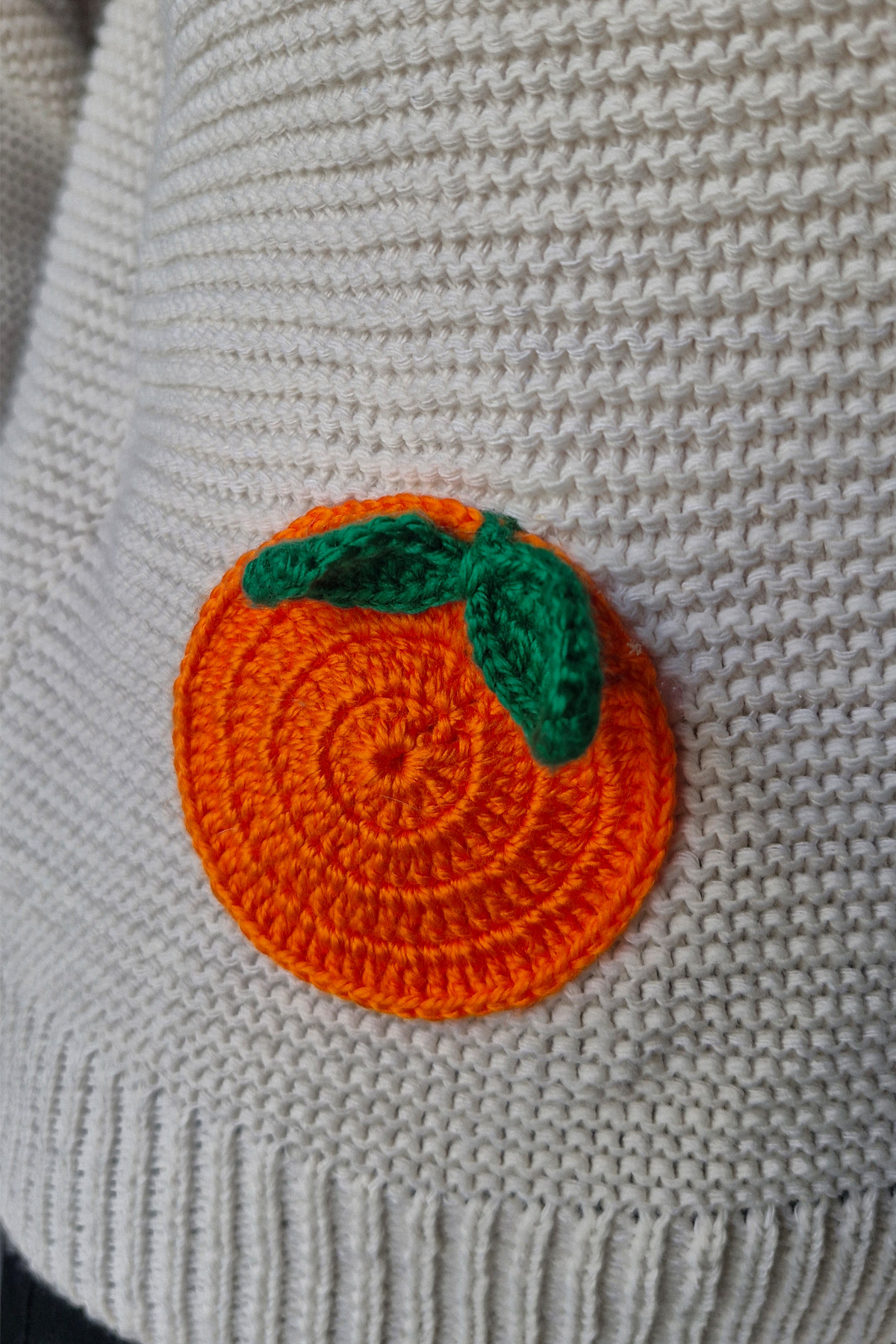 Figür Aplikeli Düğmeli Triko Hırka