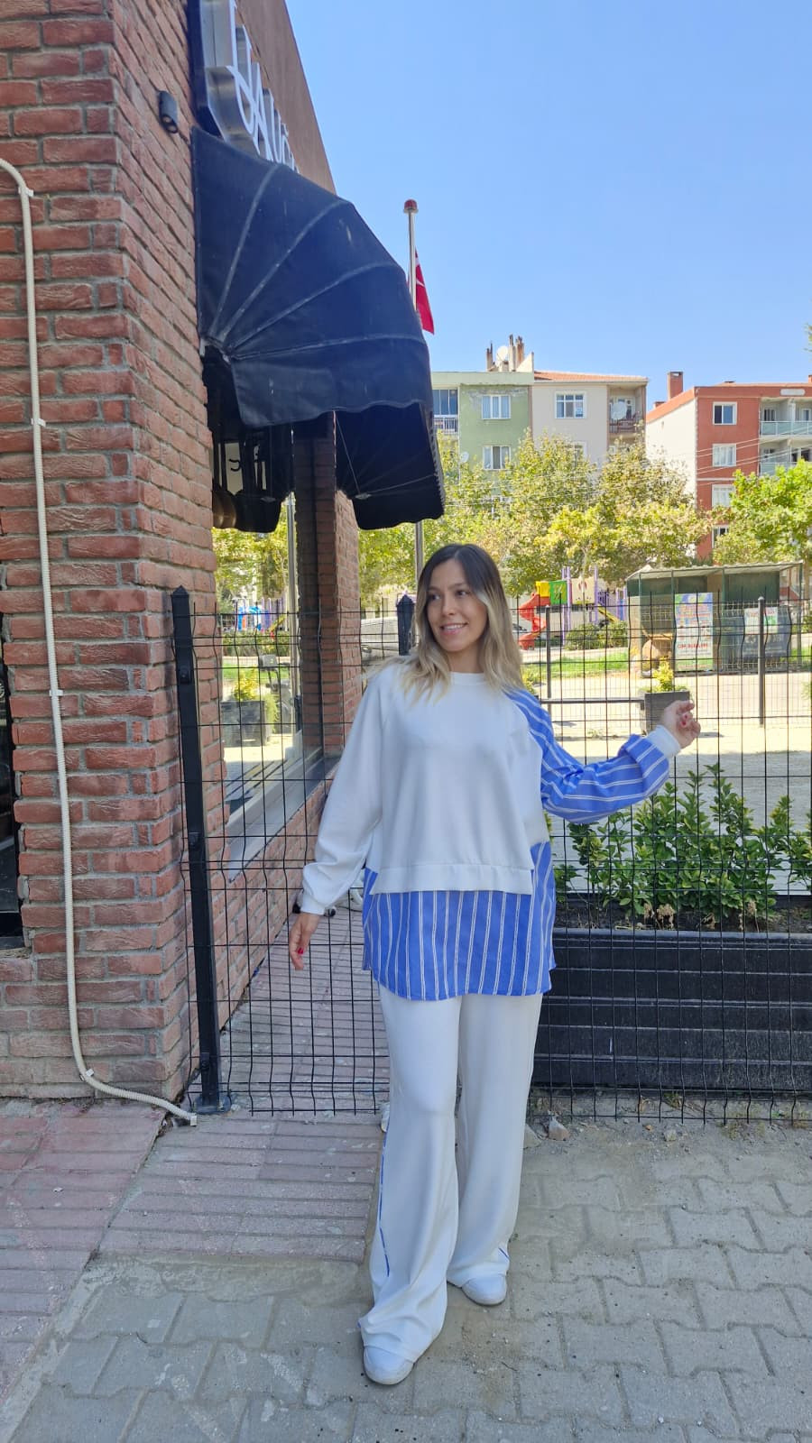 Gömlek Detaylı Beyaz Takım