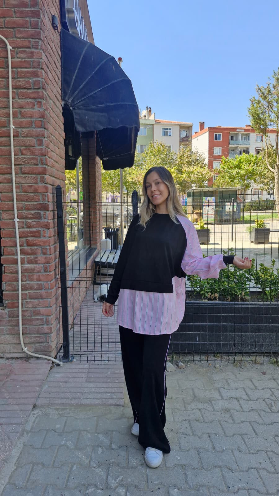 Gömlek Detaylı Siyah Takım