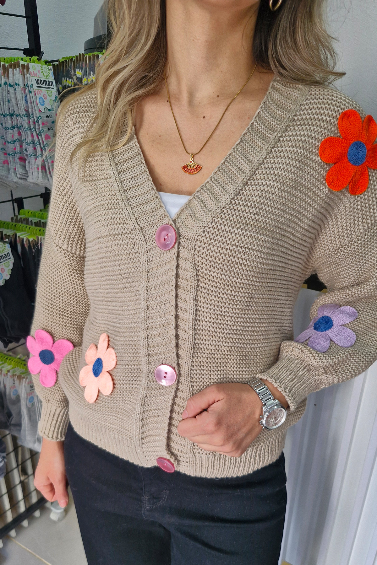 Örme Çiçek Aplikeli Düğmeli Triko Hırka