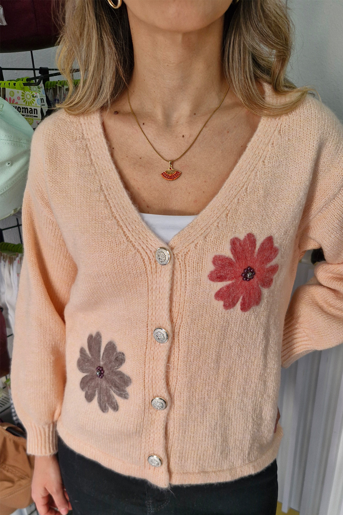 Örme Çiçek Aplikeli Düğmeli Triko Hırka